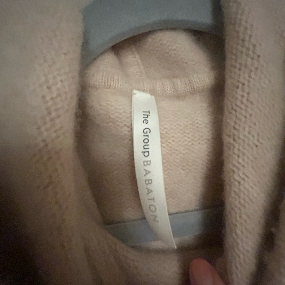 Aritzia The Group 100% cashmere Hooded Sweater- size small - Picture 5 of 6